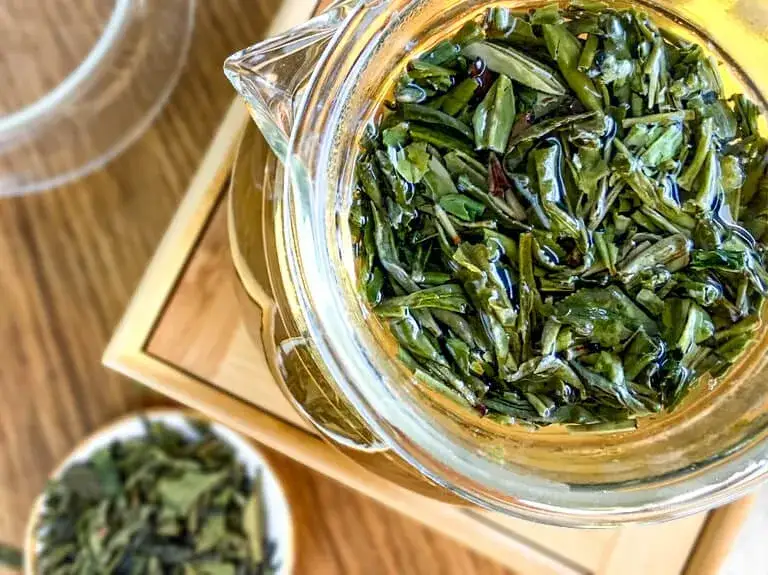 Jak wybrać najlepszą zieloną herbatę? Smaki, właściwości, parzenie