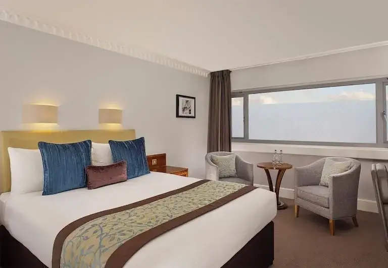 Jak znaleźć tani nocleg w Londynie i zaoszczędzić na podróży