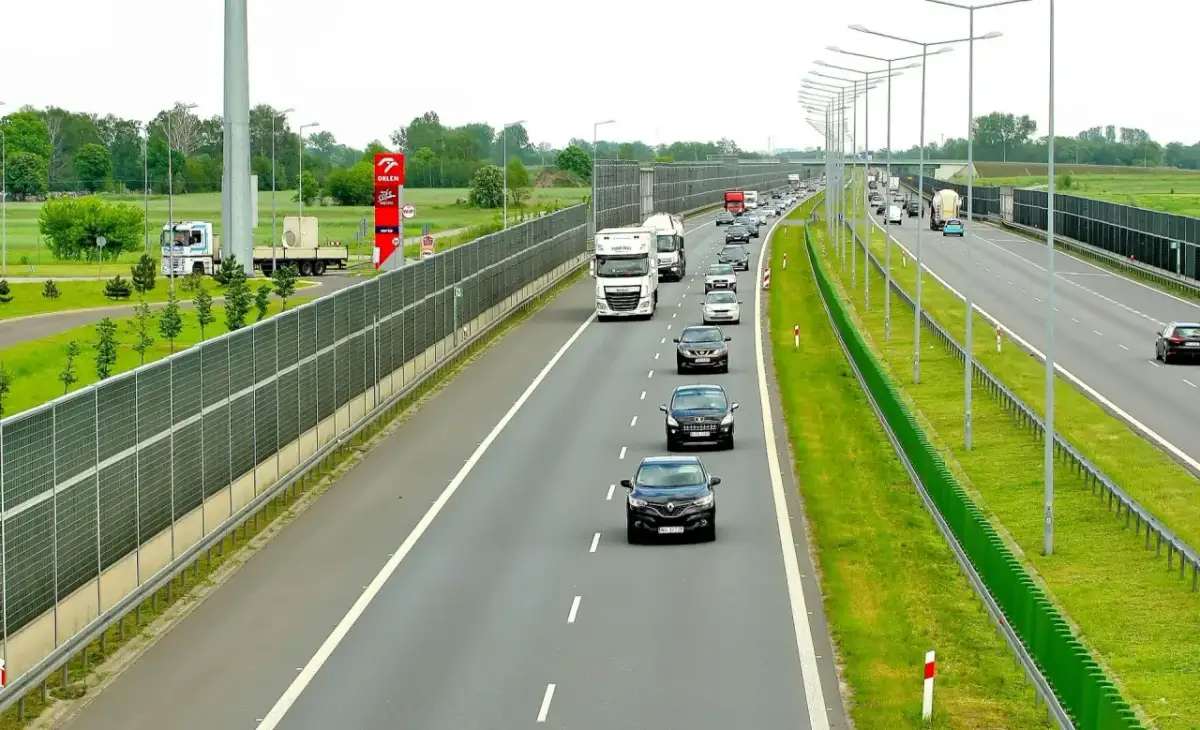 Jaką odległość między samochodami na autostradzie zachować dla bezpieczeństwa?