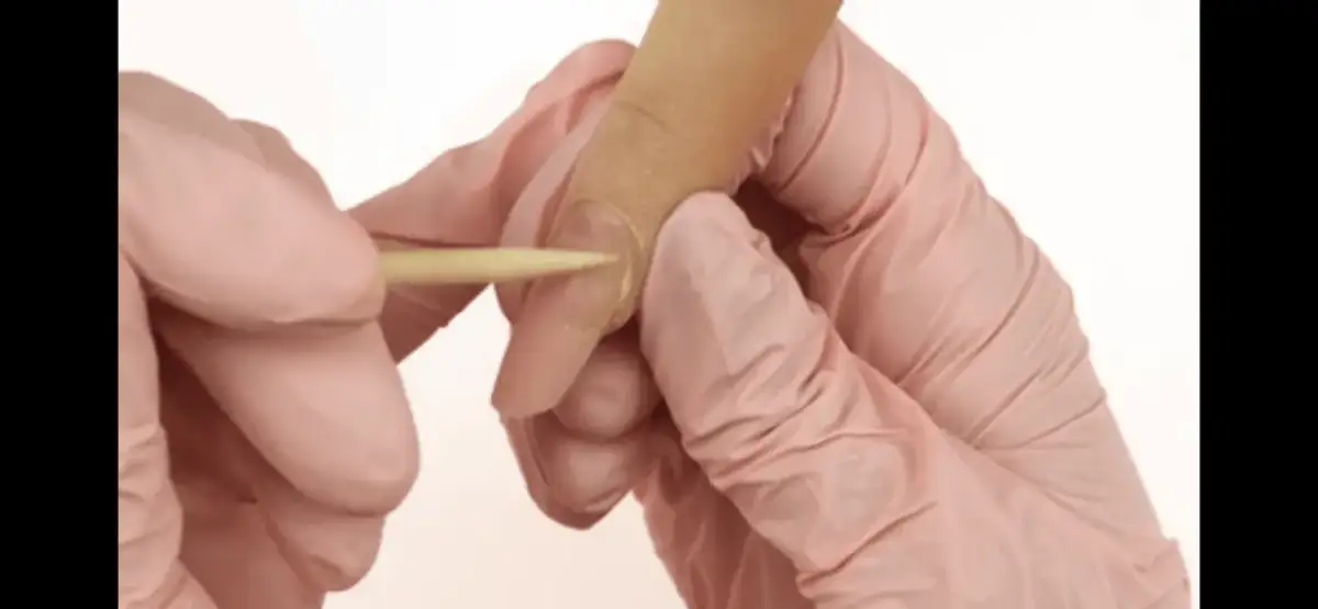 Manicure bez zalanych skórek: techniki i narzędzia perfekcji