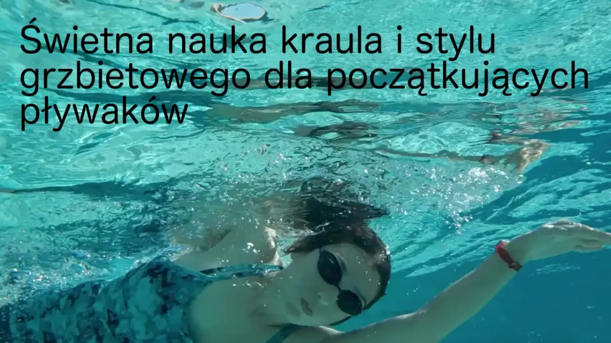 Kobieta w okularach pływackich uczy się kraula. Świetna nauka kraula i stylu grzbietowego dla początkujących pływaków.