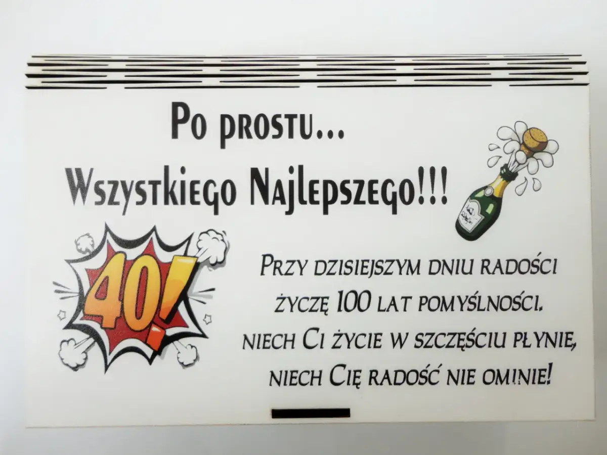Śmieszne życzenia na 40 urodziny dla mężczyzny: "Po prostu wszystkiego najlepszego!". Kork z szampana wystrzelił, a 40-tka świętuje!