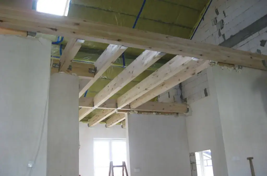 Belki na strop 5m: Jak dobrać wymiary i uniknąć błędów?