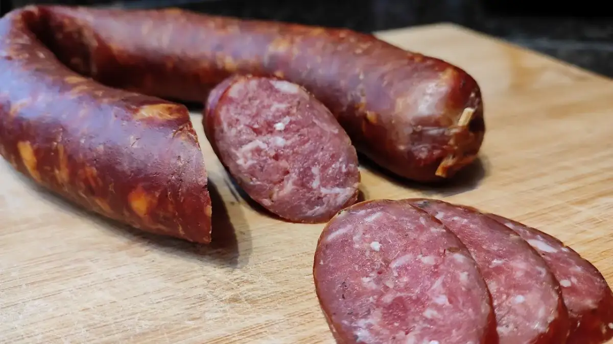 Kiełbasa z renifera: gdzie kupić, jak przygotować i jakie ma smaki