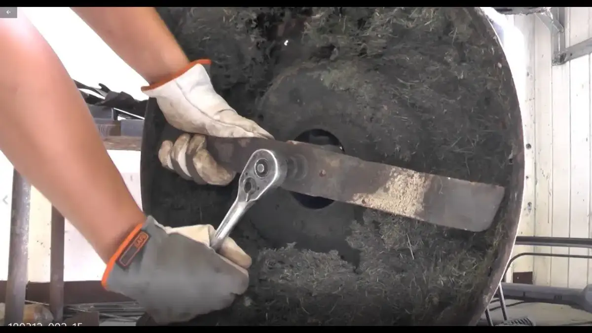 Gdzie naostrzyć nóż do kosiarki, aby uniknąć kosztownych napraw