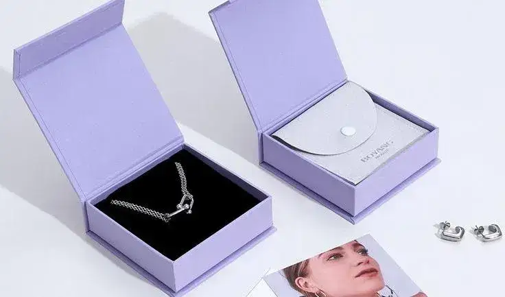 Jak przechowywać naszyjniki, aby uniknąć uszkodzeń i splątania