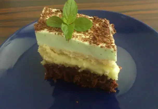 Pyszne ciasto miętowe przepis: łatwy sposób na orzeźwiający deser