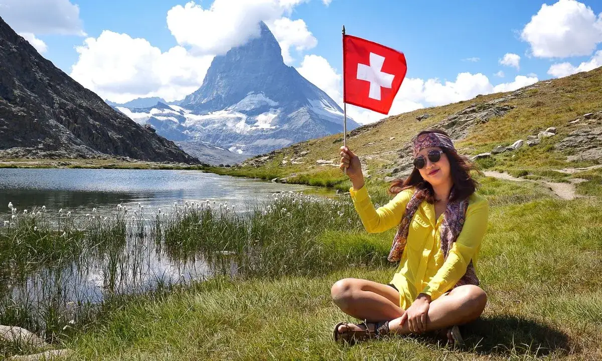 Dlaczego flaga Szwajcarii jest kwadratowa? Odkryj jej tajemnice i historię