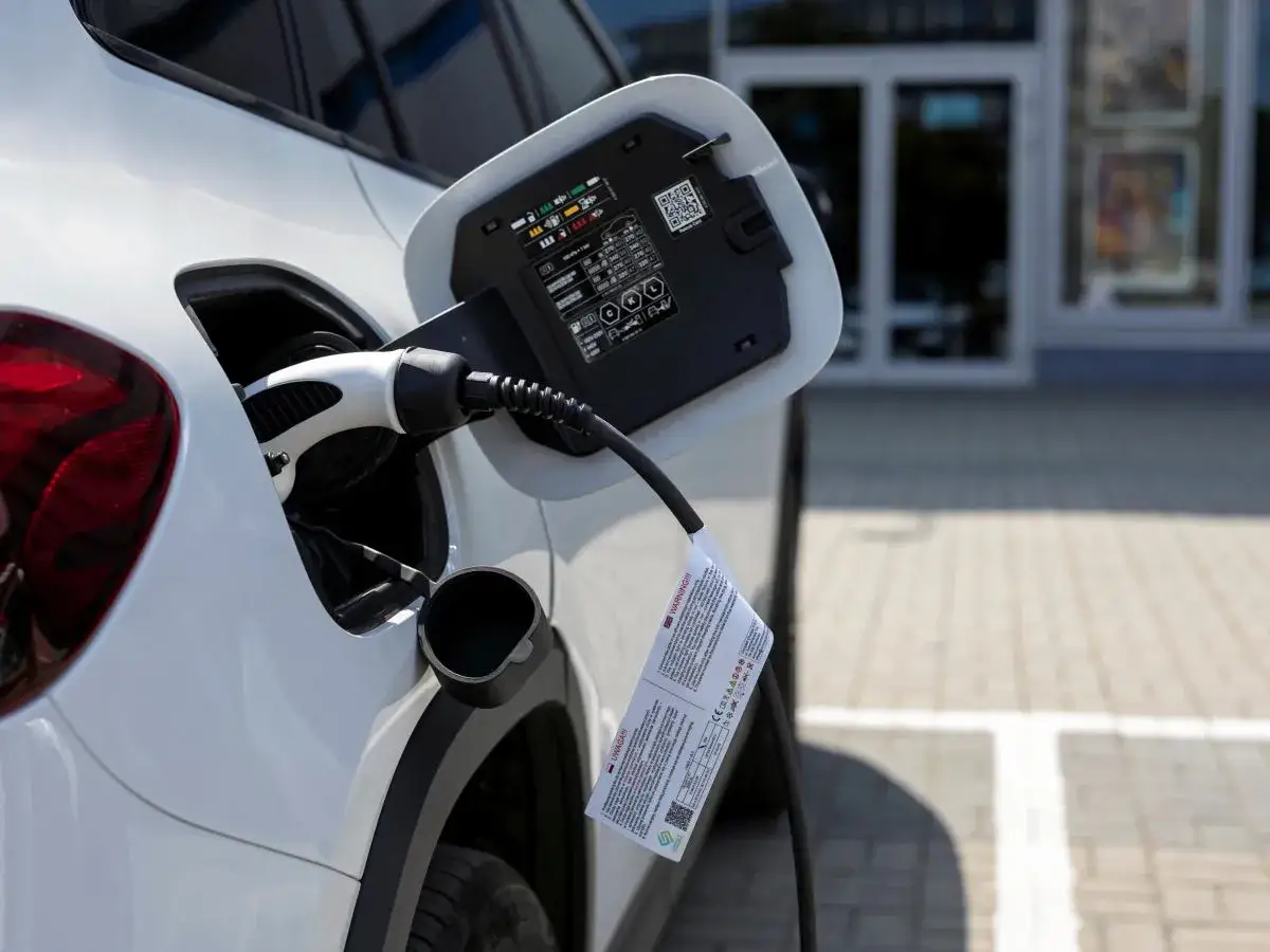 Przerabianie samochodów na elektryczne - Ile kosztuje i czy ma sens?