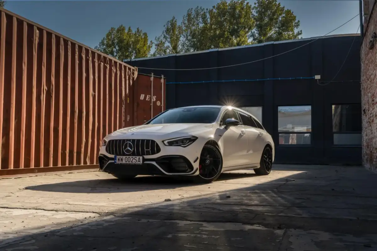 Mercedes CLA 45 S AMG - moc, osiągi i technologie, które zaskakują użytkowników
