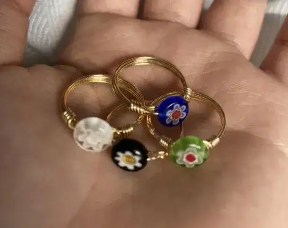 Jak zrobić piękną biżuterię z drutu? Proste triki dla początkujących