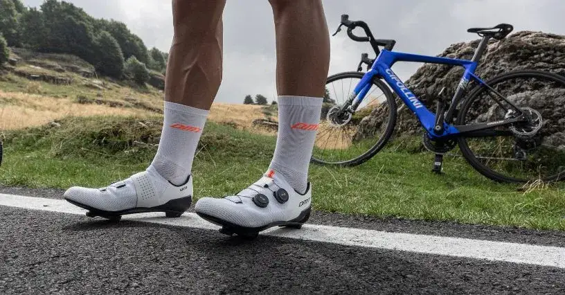 Jakie buty na szosę wybrać, aby uniknąć dyskomfortu i poprawić jazdę?