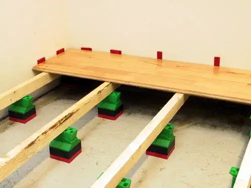 Jak wypoziomować podłogę na legarach? Poradnik eksperta Nikola Sikorska