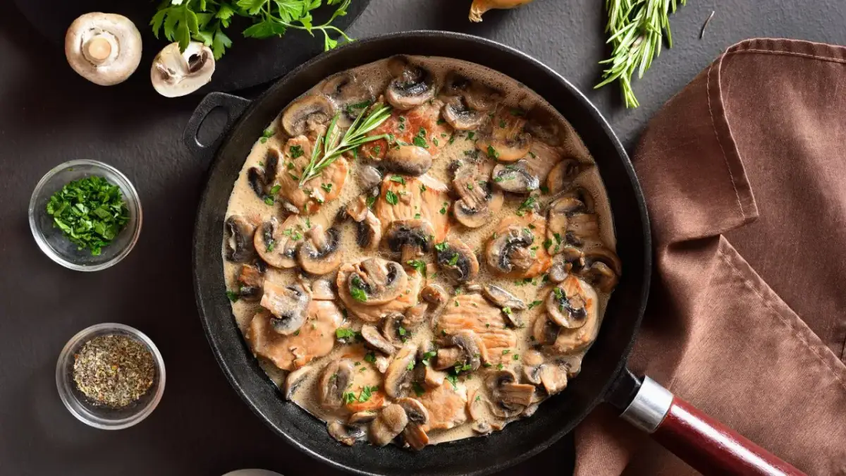 Jak zrobić sos pieczarkowy? Przepis, triki i uniknij błędów!