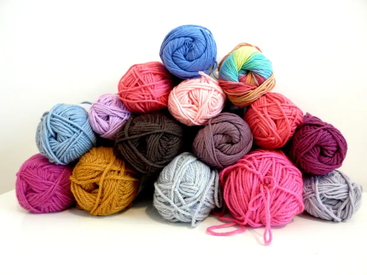 Jaka włóczka na sweter na szydełku? Wybierz najlepsze materiały