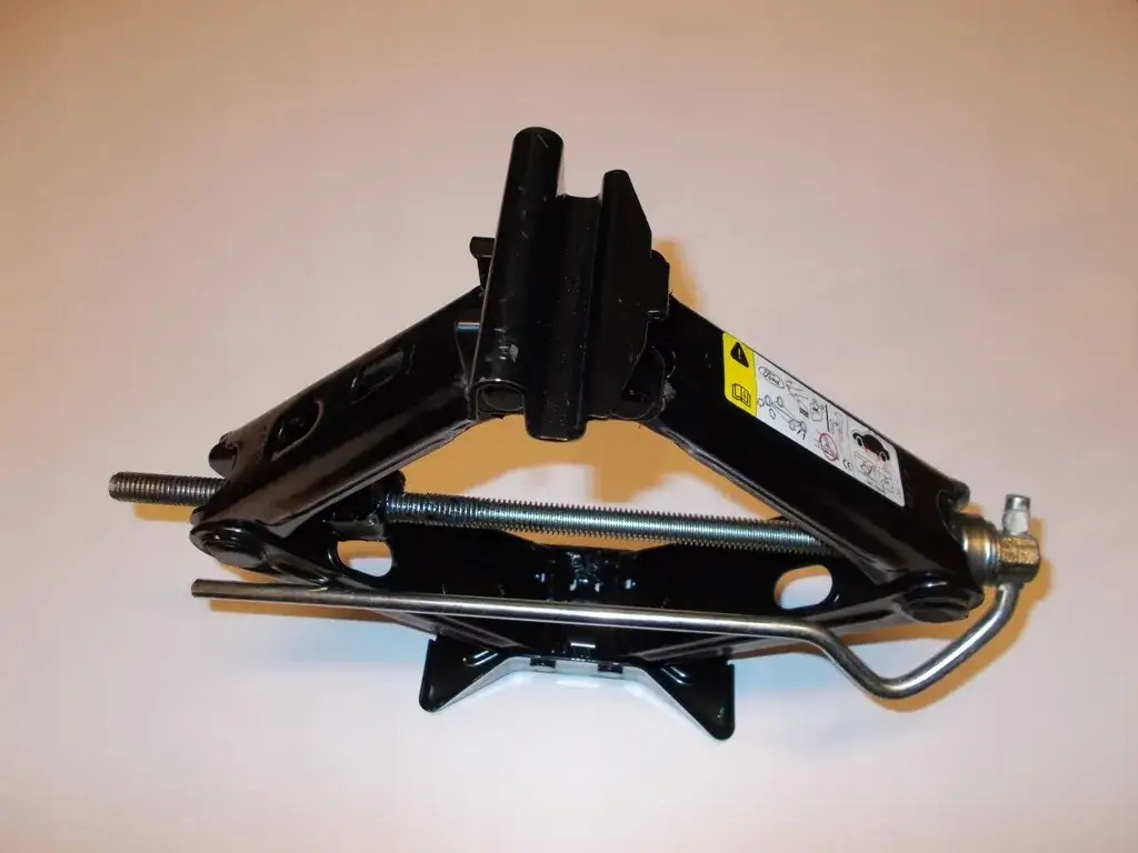 Gdzie lewarek w Ford S-Max? Odkryj, gdzie go szukać, by uniknąć problemów