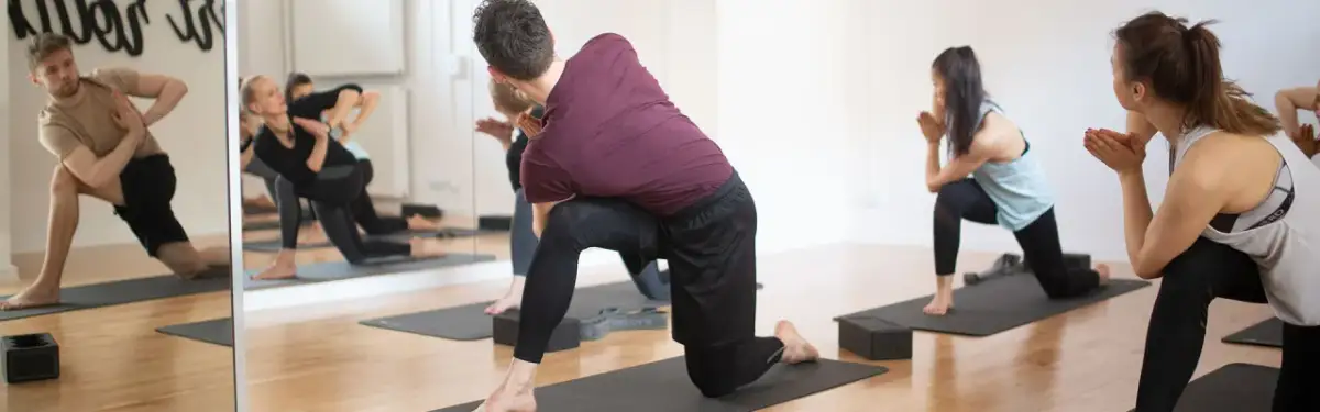 Joga czy pilates na kręgosłup: który sposób przyniesie ulgę?
