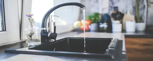 Jak zwiększyć ciśnienie wody w bloku? Sprawdzone metody na problemy z wodą