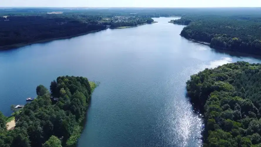 Jezioro Sławskie: piękne miejsce z problemami ekologicznymi i atrakcjami