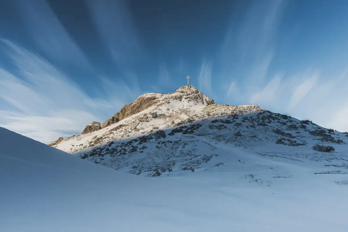 Giewont zimą: Czy to bezpieczne wejście w lutym? Przeczytaj zanim pójdziesz.