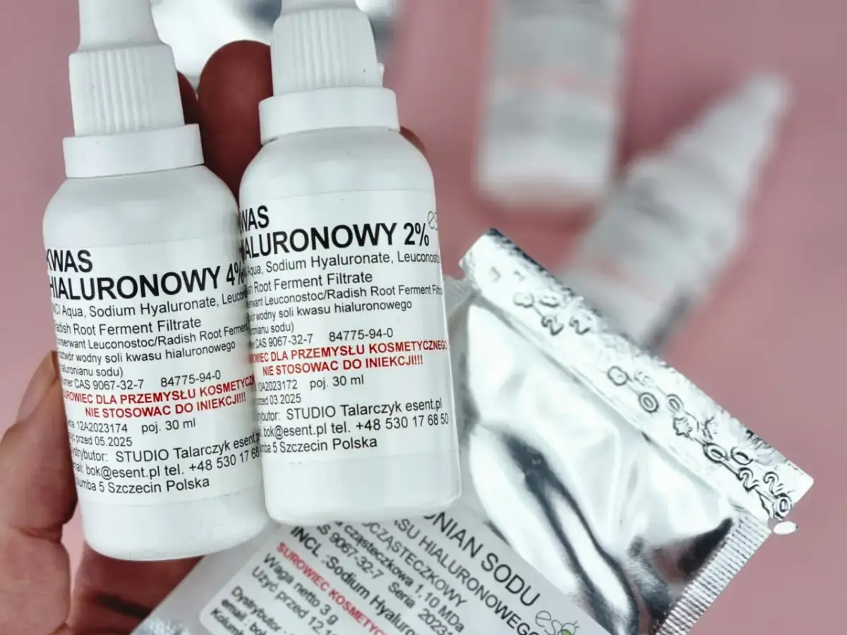 Kwas hialuronowy: Wszystko, co musisz wiedzieć o nawilżeniu skóry