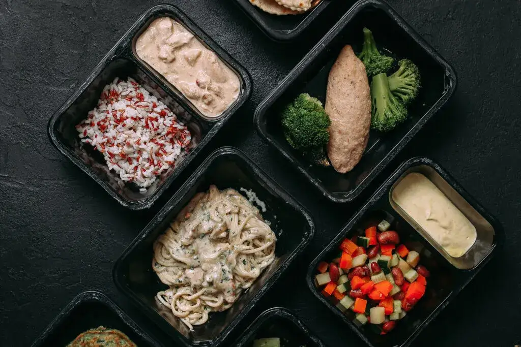 Czy catering się opłaca? Sprawdź, ile możesz zaoszczędzić na jedzeniu