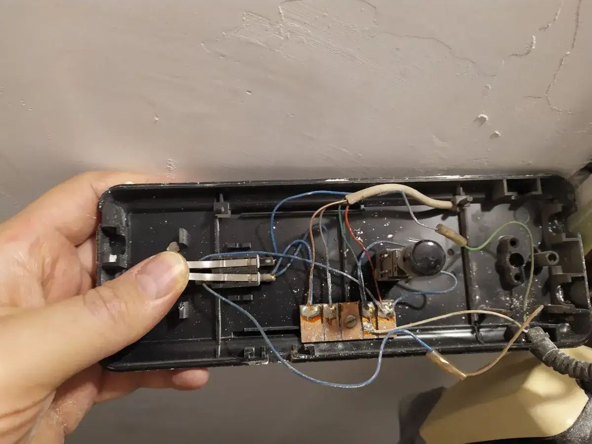 Wymiana unifonu 2-przewodowego: Podłącz domofon w bloku bez fachowca!