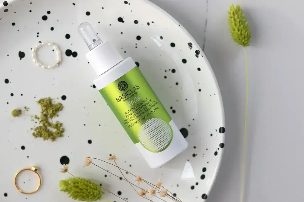 Jakie serum do cery mieszanej pomoże zniwelować nadmiar sebum?