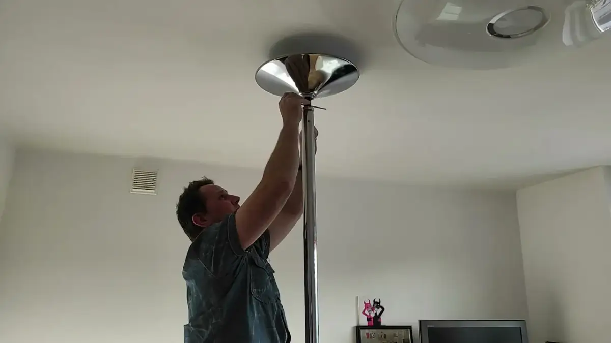 Jak zamontować rurę do pole dance w domu? Pełen przewodnik DIY