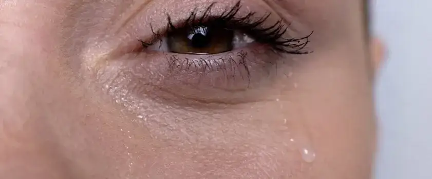 Zmęczony wzrok objawy: jak rozpoznać i złagodzić dyskomfort oczu