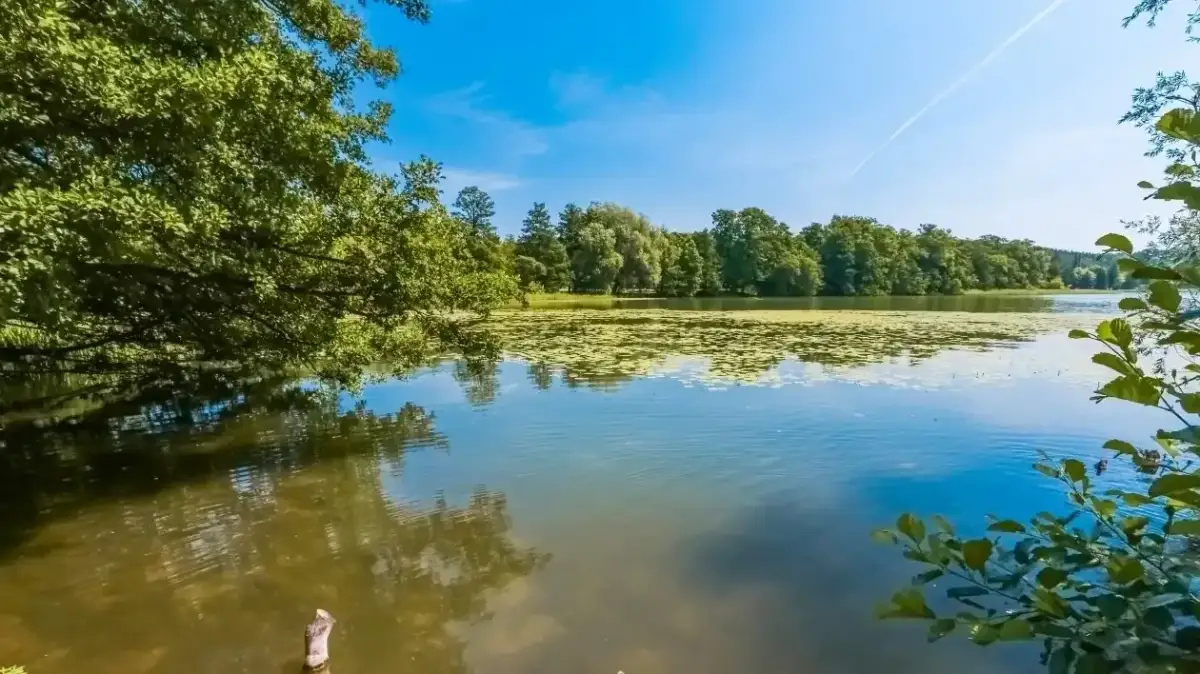 Najlepsze atrakcje nad jeziorem Czos, które musisz poznać