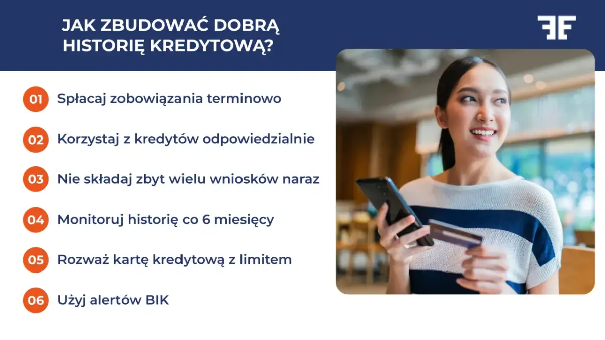 Kobieta z kartą i telefonem uśmiecha się, patrząc w bok. Obok lista porad, jak budować dobrą historię kredytową, w tym używaj alertów BIK.