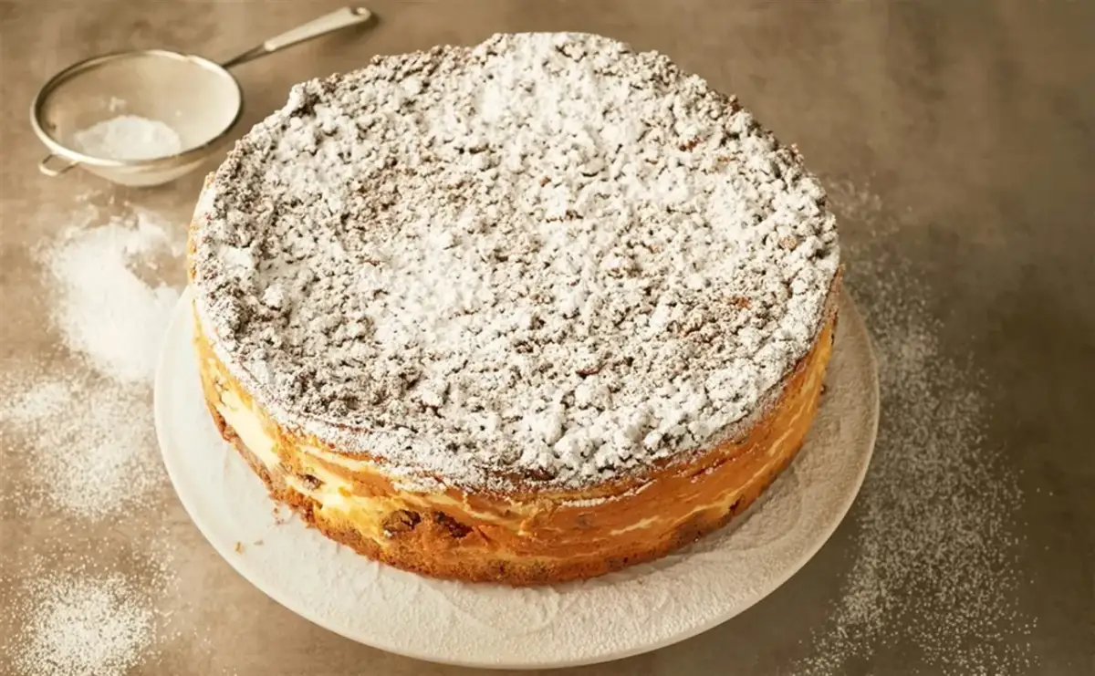 Kiedy wyciągnąć sernik z piekarnika, by uniknąć opadania?