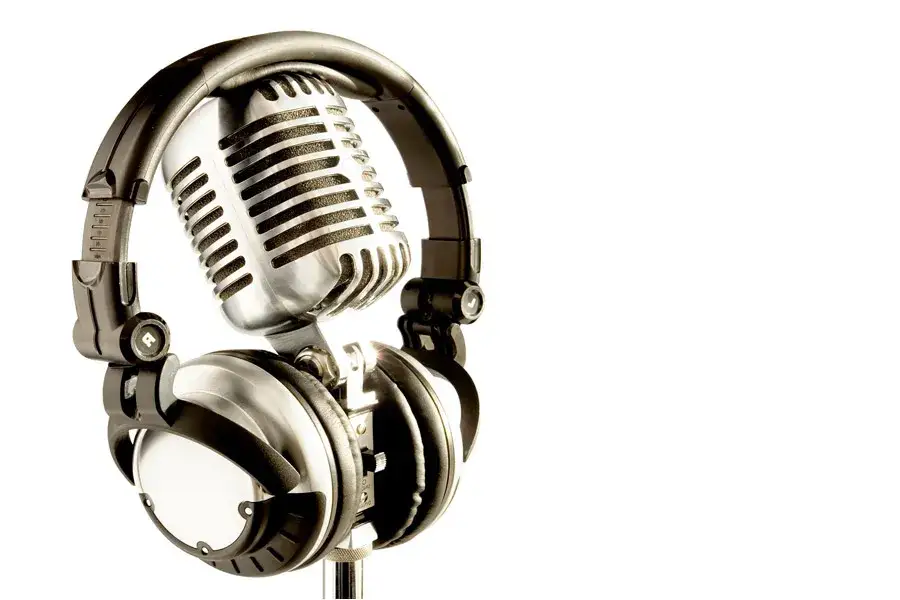 Lektor filmowy: ile zarabia? Od 50 zł do 50 000+ miesięcznie!