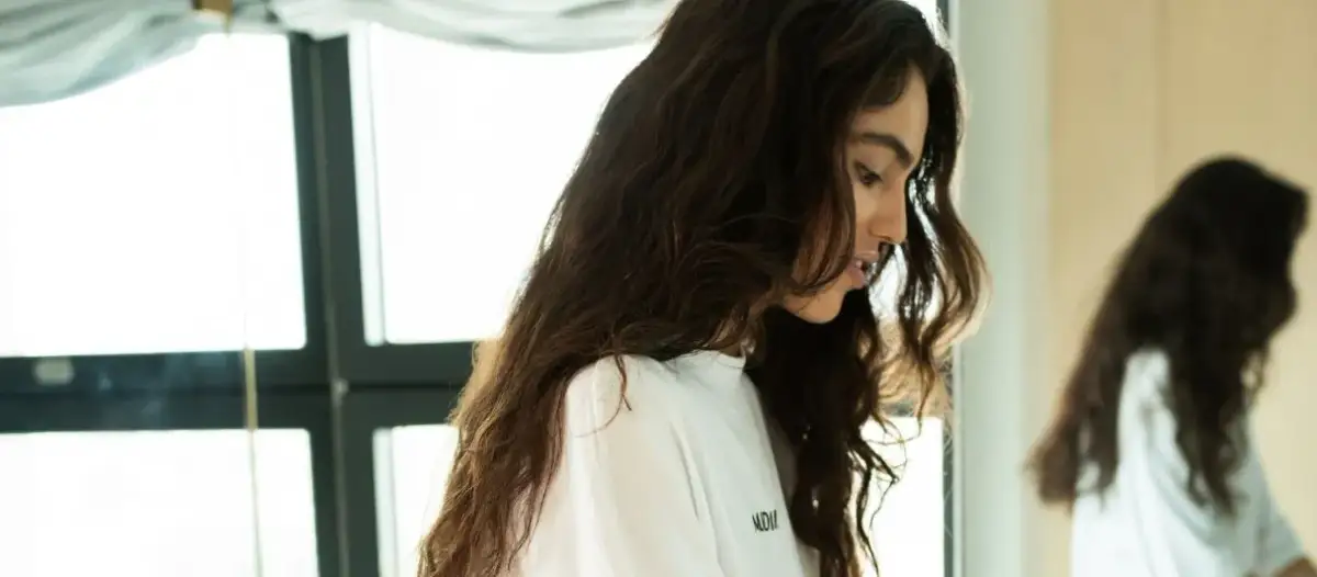 Czy serum do włosów się spłukuje? Odkryj prawdę o jego użyciu