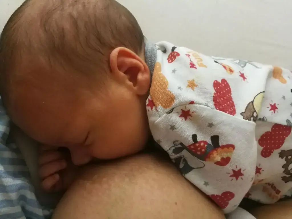 Kiedy laktacja się stabilizuje? Poznaj oznaki i poczuj spokój!