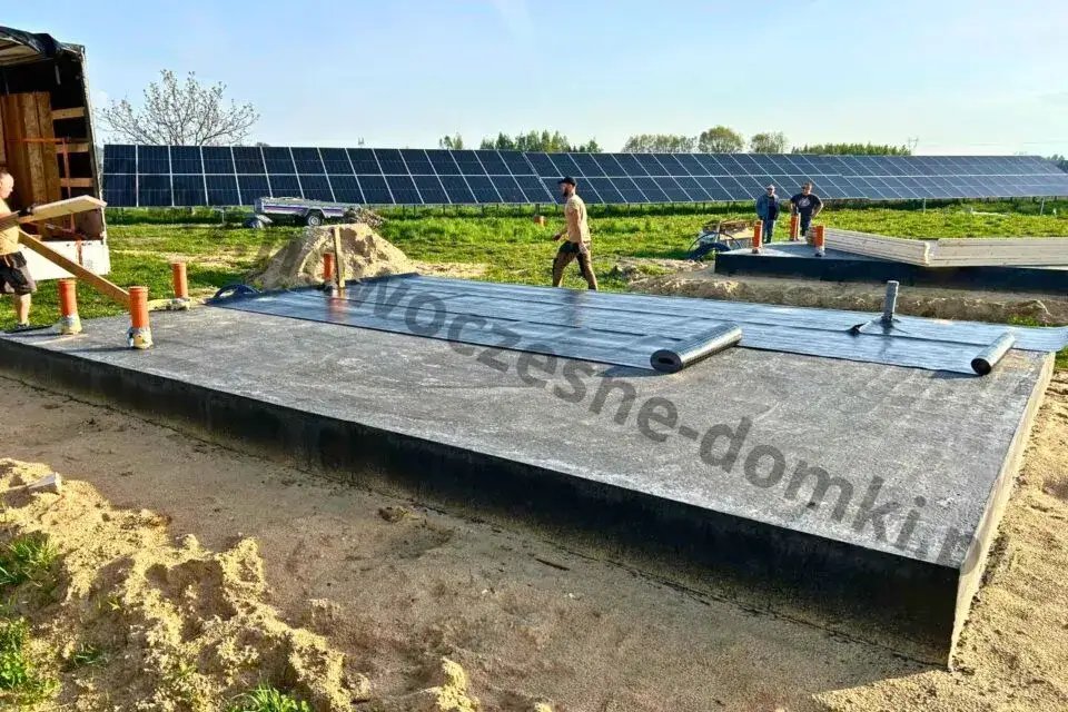 Jaki fundament pod dom 35m2? Płyta, ławy, bloczki wybierz mądrze!