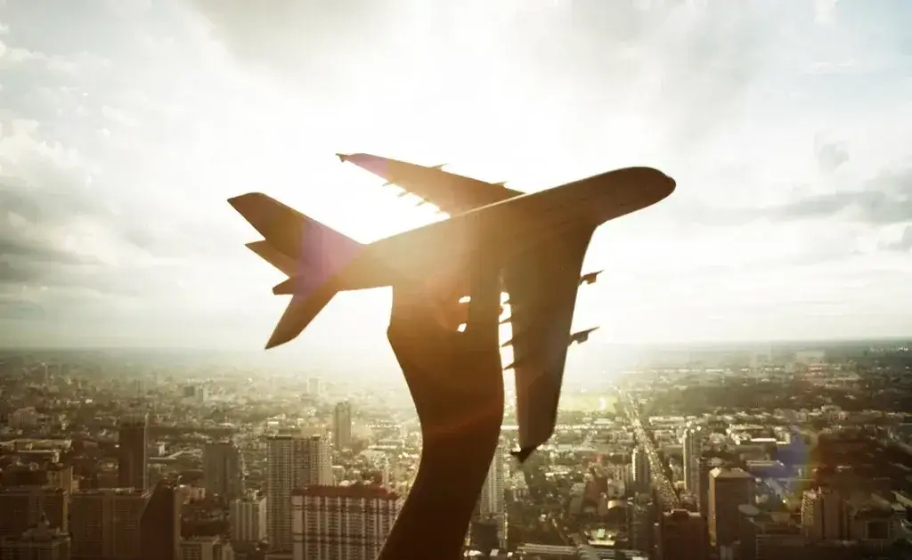 Ile trwa lot z Cypru do Polski? Czas przelotu, który zaskakuje