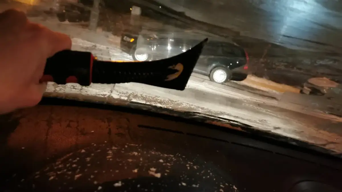 Zamarznięte szyby od środka? Skuteczne sposoby na wilgoć!