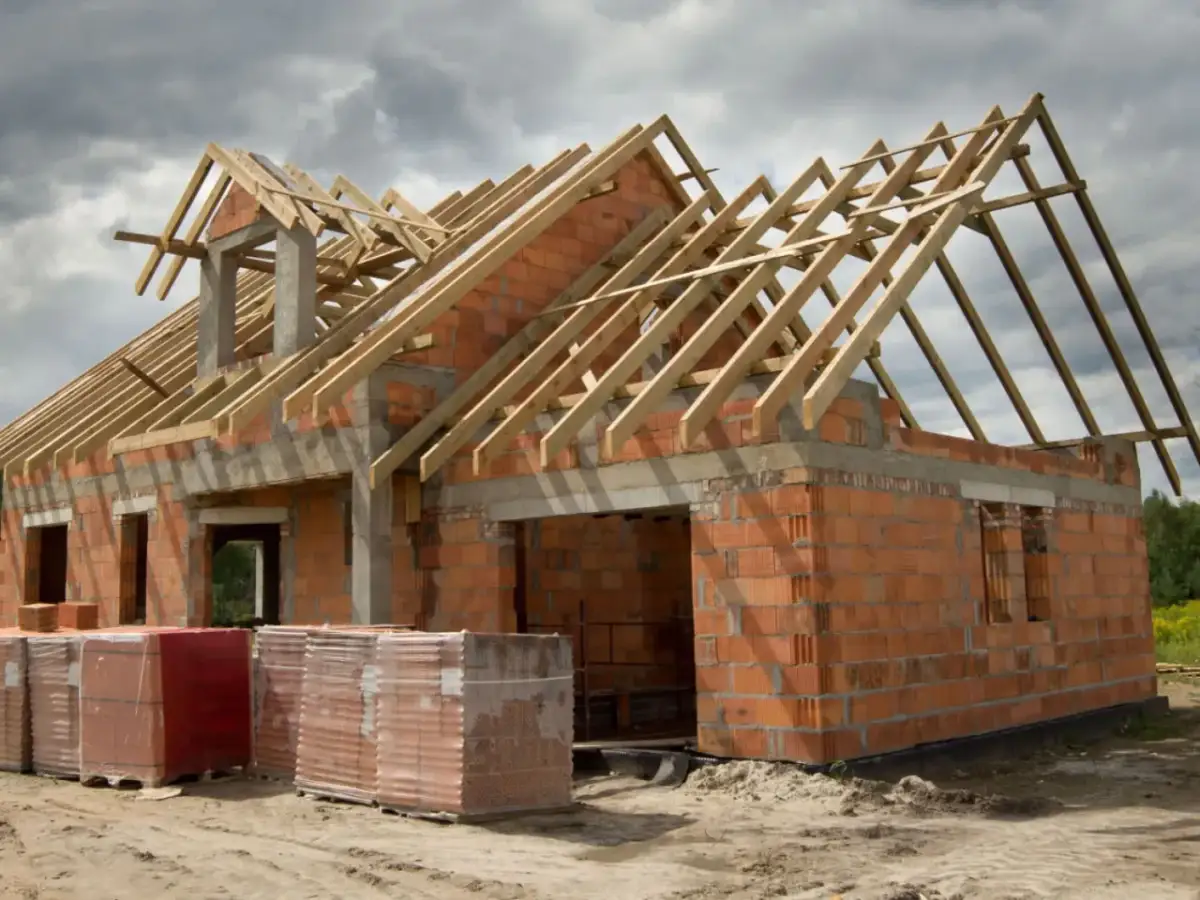 Dach jętkowy – poznaj jego zalety i zastosowanie w budownictwie