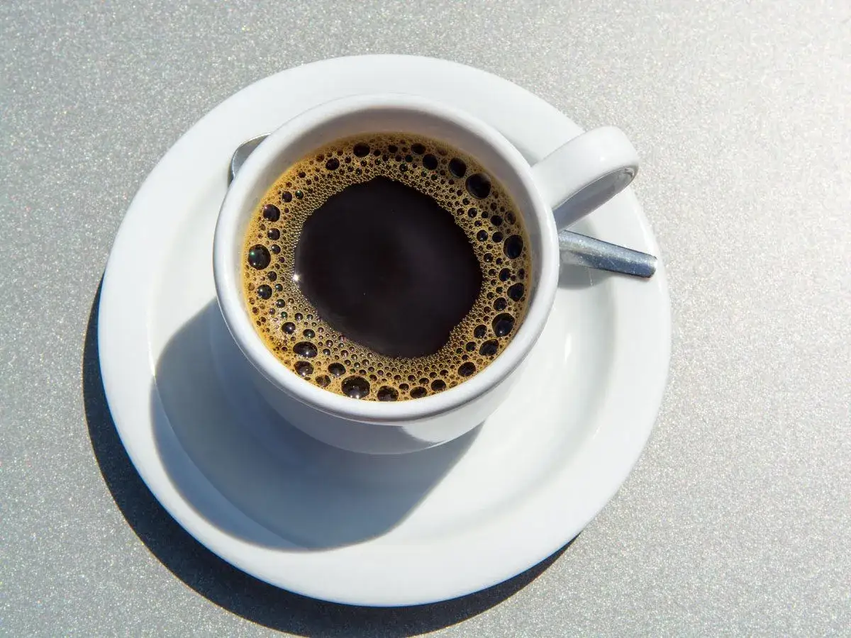 Ile kofeiny jest w 2 łyżeczkach kawy rozpuszczalnej? Zaskakujące fakty