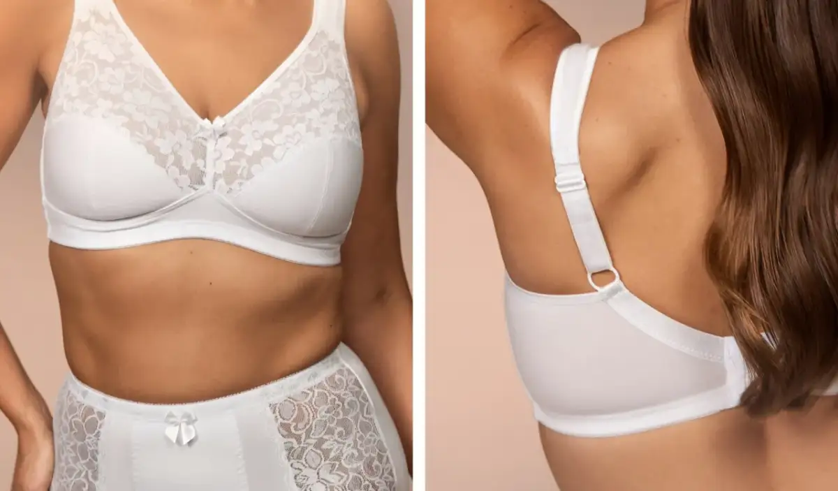 Biały biustonosz z koronkowymi miseczkami i ozdobną kokardką. Idealny dla kobiet szukających komfortu i elegancji. Jaki to rozmiar? 80D.