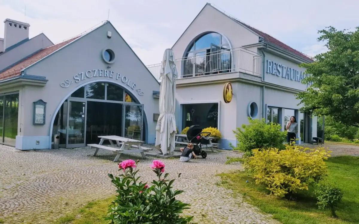 Gdzie zjeść w Sobótce? Odkryj najlepsze lokale gastronomiczne