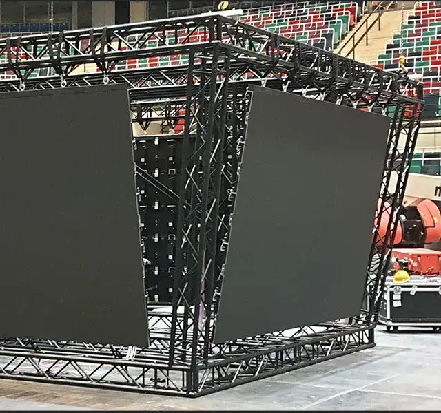 Podest estradowy - bezpieczne i funkcjonalne rozwiązania na wydarzenia