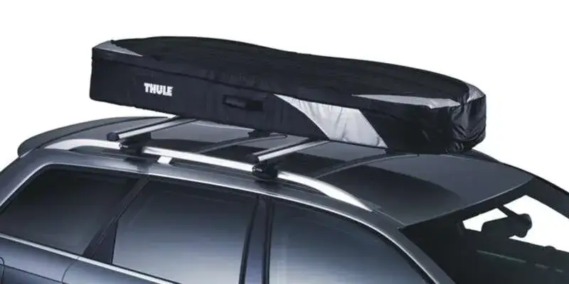 Trumna na dach - jak wybrać idealny box dachowy do samochodu