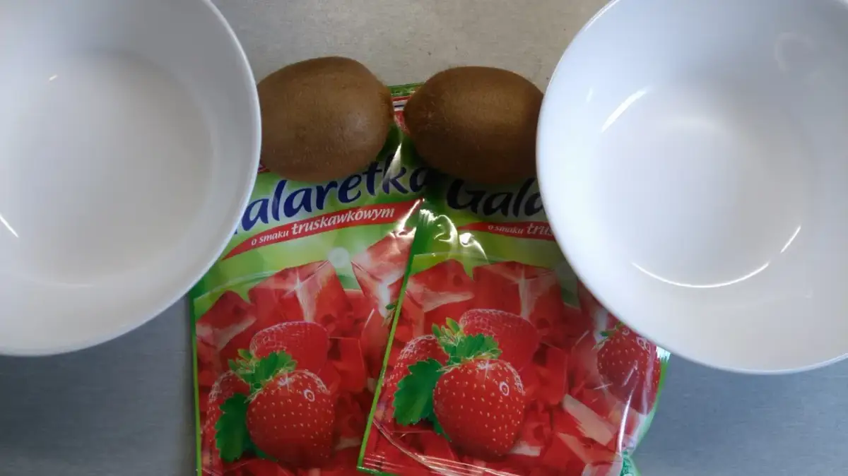 Dlaczego galaretka nie tężeje z kiwi? Odkryj tajemnice enzymów