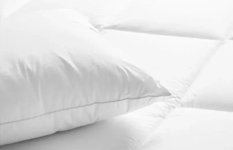 Jakie poduszki są w hotelach? Odkryj komfort i higienę snu