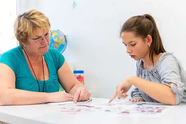 Na czym polega nauczanie indywidualne i jak może pomóc Twojemu dziecku