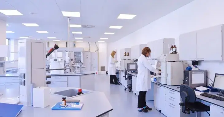 Jak założyć laboratorium chemiczne: uniknij kosztownych błędów