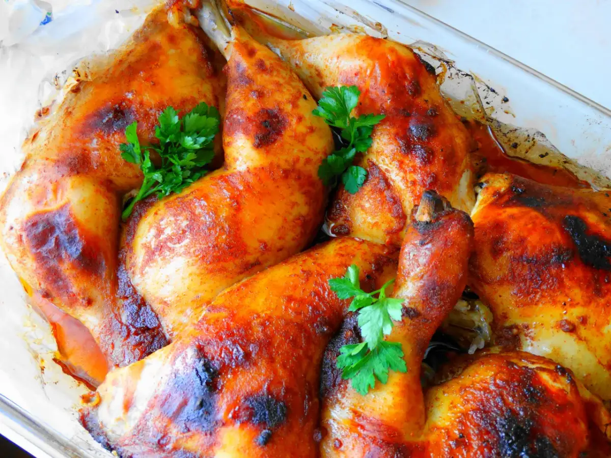 Ile się piecze udka w piekarniku, aby były soczyste i chrupiące?